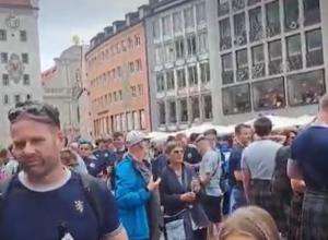 KAKAV HAOS Škoti okupirali Minhen, kakva luda atmosfera, suknjice su na sve strane (VIDEO)