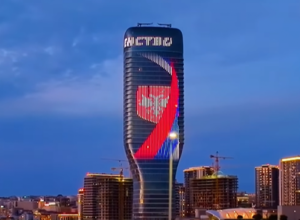 SREĆNO "ORLOVI" Fudbalerima Srbije u Nemačkoj upućena poruka sa Kule Beograd (VIDEO)