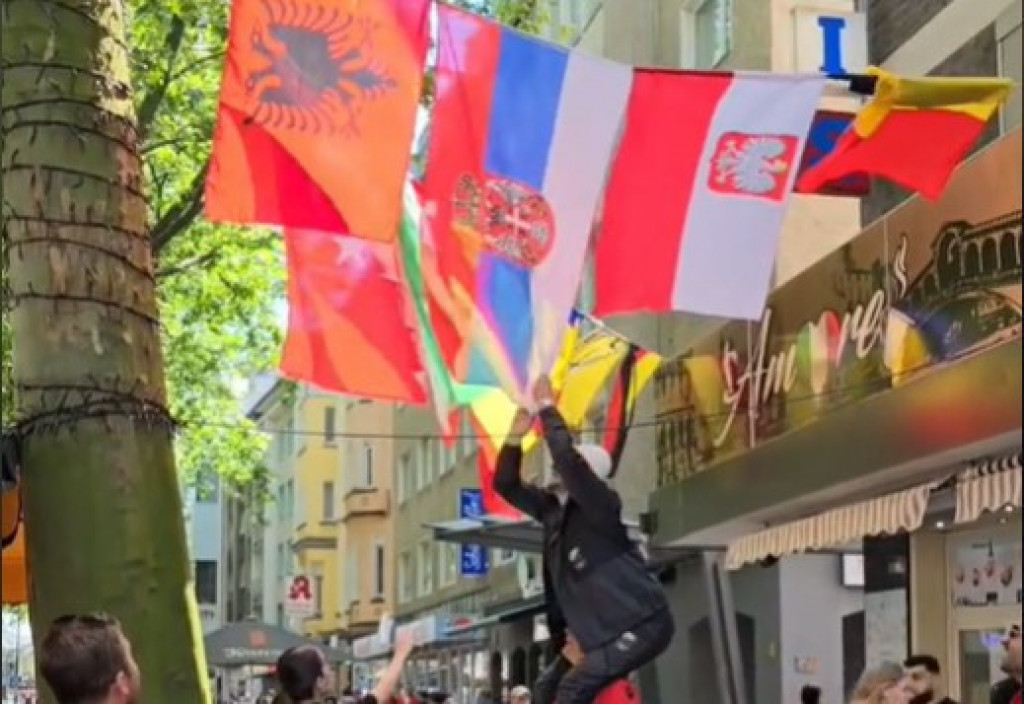 ALBANCI OSKRNAVILI SRPSKU ZASTAVU Provokacijama nema kraja, hoće li nemačke vlasti konačno reagovati? (VIDEO)