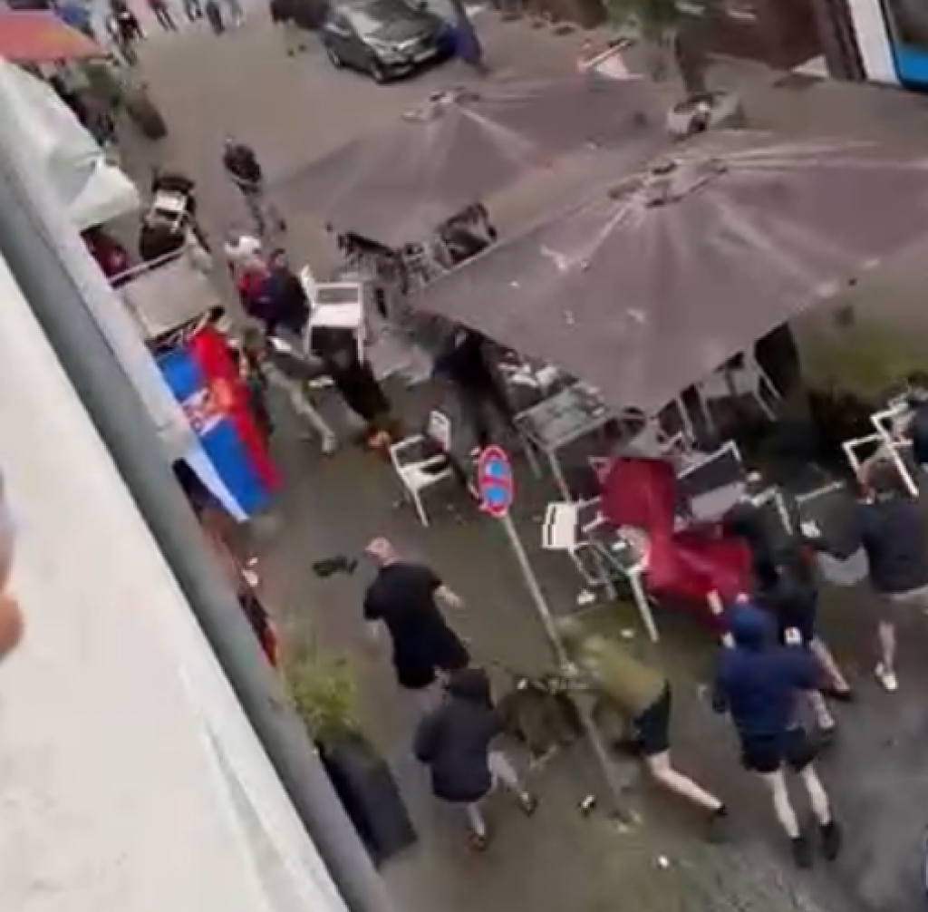 TUČA PRED MEČ Okršaj navijača Srbije i Engleske u Gelzenkirhenu, pojavio se snimak incidenta na ulicama (VIDEO)