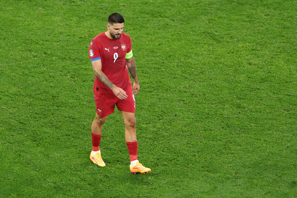 LOŠA VEST SA PRIPREMA Aleksandar Mitrović doživeo povredu?
