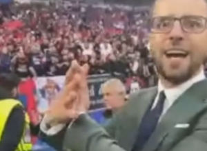 NE PRESTAJE DA PROVOCIRA Suspendovani albanski novinar se javio i uradio OVO - navijači u Srbiji besni (FOTO)
