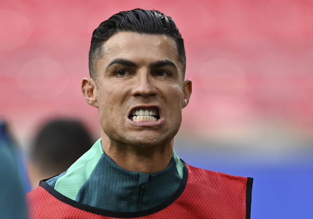 RONALDO JE SEBIČNJAK Čuveni fudbaler Liverpula udario na Portugalca