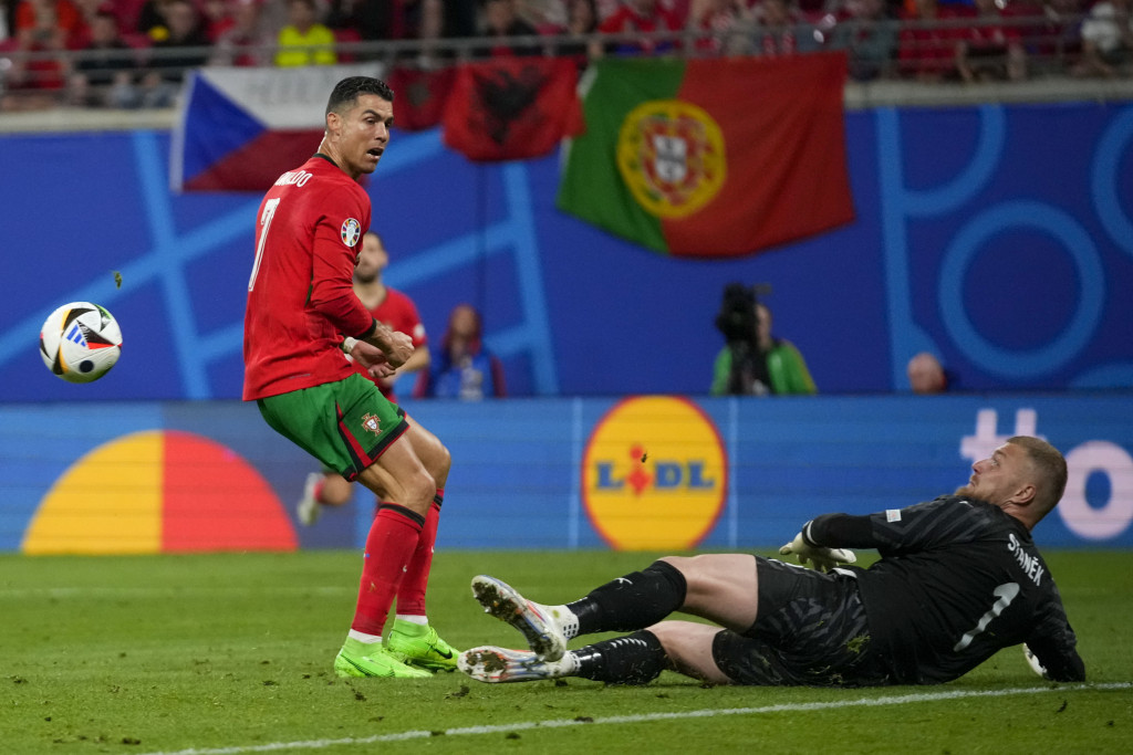 ČESI "POKLONILI" POBEDU Portugalci pisali rekorde, preokretom u 92. minutu došli do pobede na startu Evropskog prvenstva