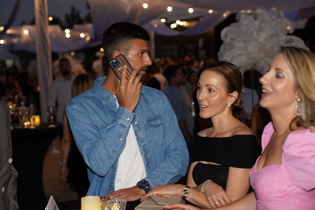 NOVAK ČASTIO JELENU ZA ROĐENDAN Đokovići se pojavili na koncertu u Beogradu, svi pričaju o njihovom stajlingu (FOTO)