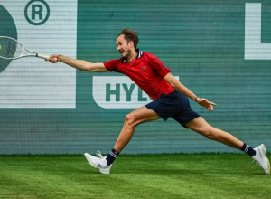 IZNENAĐENJE U HALEU Medvedev eliminisan već u osmini finala