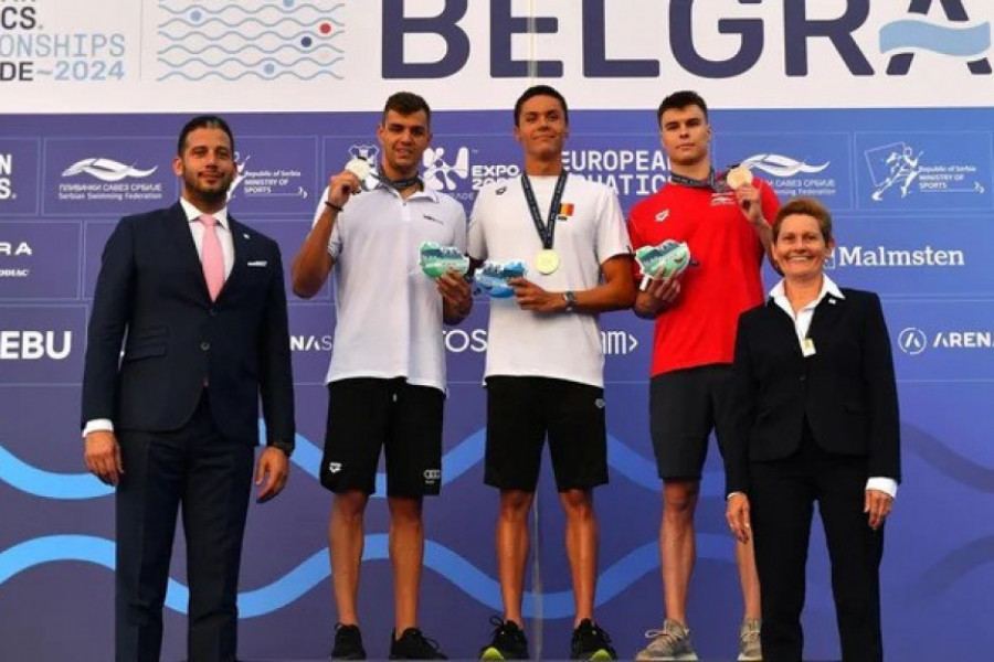 BARNA JE PONOS SRBIJE Našem plivaču Vanja Udovičić uručio medalju