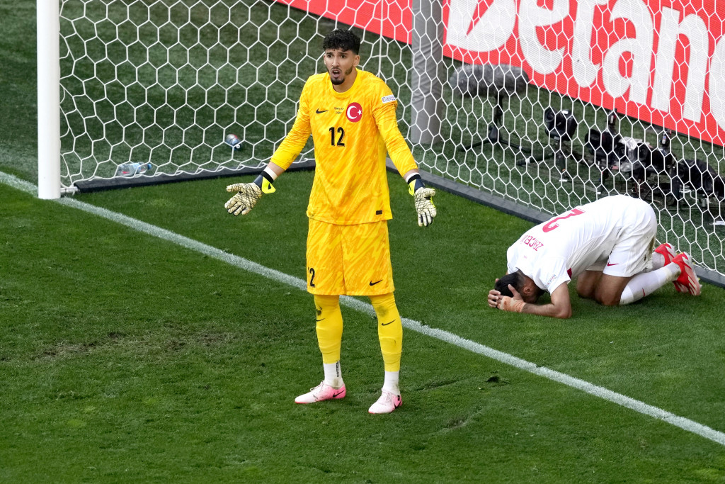 CELA EVROPA SE SMEJE TURCIMA Da li je ovo najbizarniji autogol? (VIDEO)