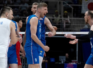 SLOVENCI ODRŽALI LEKCIJU "ORLOVIMA" Odbojkaši Srbije izgubili od "zmajčeka", teško do četvrtfinala, meč sa Kanadom odlučuje