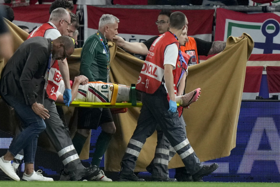 STIGLE PRVE INFORMACIJE Evo kakvo je stanje reprezentativca Mađarske koji je prevežen u bolnicu