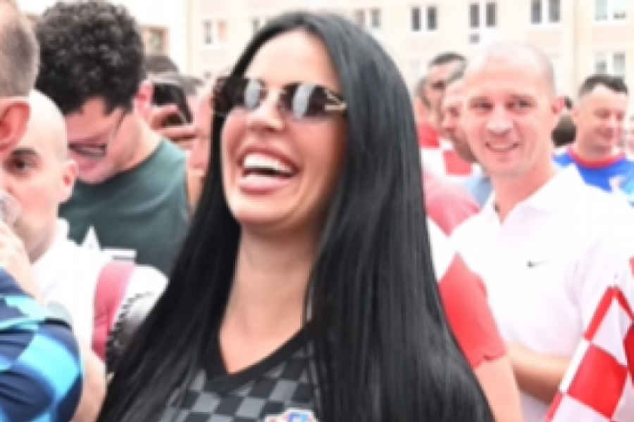 VATRENA IVANA NAPRAVILA POMETNJU Čuvena navijačica Hrvatske upala u masu navijača, nastala totalna ludnica, ovakvu feštu samo ona može da napravi (VIDEO)