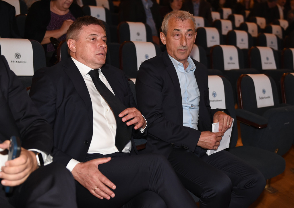 KO JE ČOVEK KOJI ŽELI DA BUDE SELEKTOR SRBIJE? Da nije bilo rata igrao bi u Barseloni, želeli ga Zvezda i Partizan, FIFA ga surovo kaznila iz neverovatnog razloga