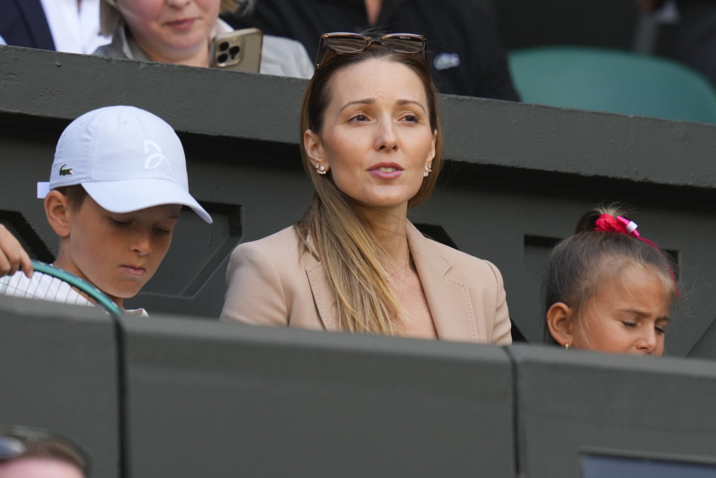 "OKUPIO NAS JE I REKAO DA JE KRAJ" Jelena Đoković otvorila dušu: Svi smo plakali kada je Novak to izgovorio