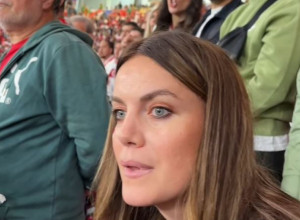 KOSOVARKA BRANI DEMIRALA Supruga stala u odbranu suspendovanog štopera Turske, za primer uzela američkog orla, a spomenula i Ruse