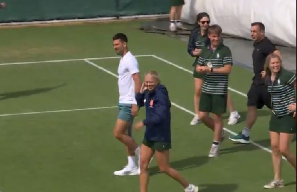 OVAKVOG ĐOKOVIĆA NIKADA NISTE VIDELI Novak radio kao volonter na Vimbldonu, dobio je specijalan zadatak (VIDEO)