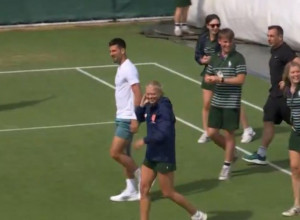 OVAKVOG ĐOKOVIĆA NIKADA NISTE VIDELI Novak radio kao volonter na Vimbldonu, dobio je specijalan zadatak (VIDEO)
