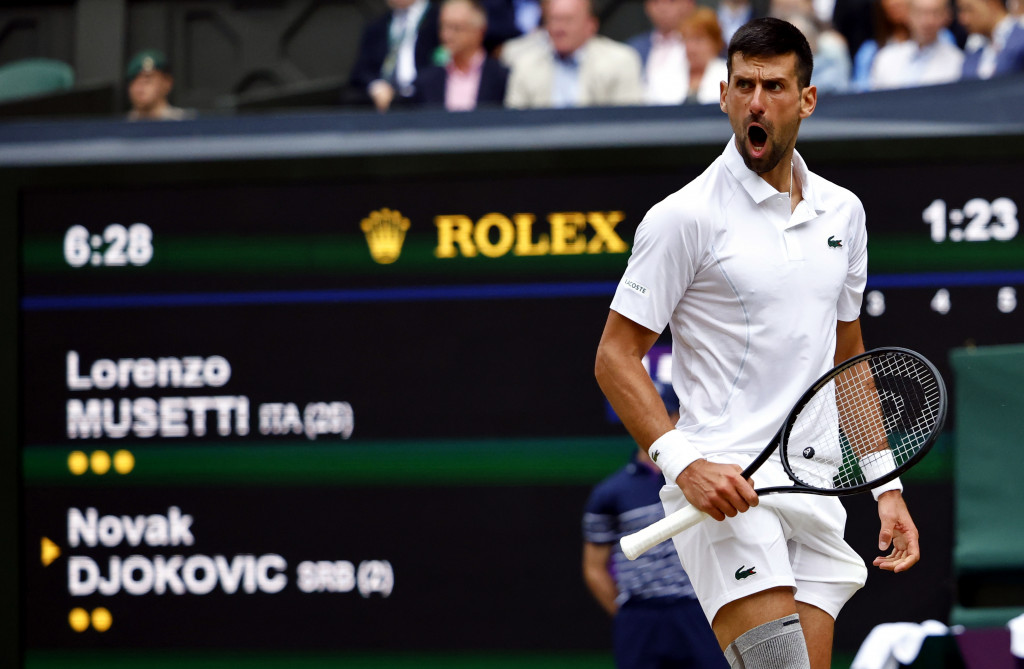 NOVAK ZAKAZAO REPRIZU PROŠLOGODIŠNJEG FINALA, VREME JA ZA OSVETU Sjajni Đoković srušio Italijana, boriće se za rekordnu titulu na Vimbldonu