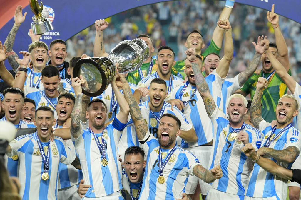 ARGENTINA UZELA KOPA AMERIKA Finale obeležio haos, Mesi plakao kao malo dete