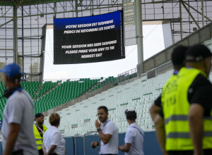 OVO SE NIKAD NIJE DOGODILO U FUDBALU Gol poništen DVA SATA posle utakmice - haos na terenu, jurnjava između obezbeđenja i navijača (VIDEO)