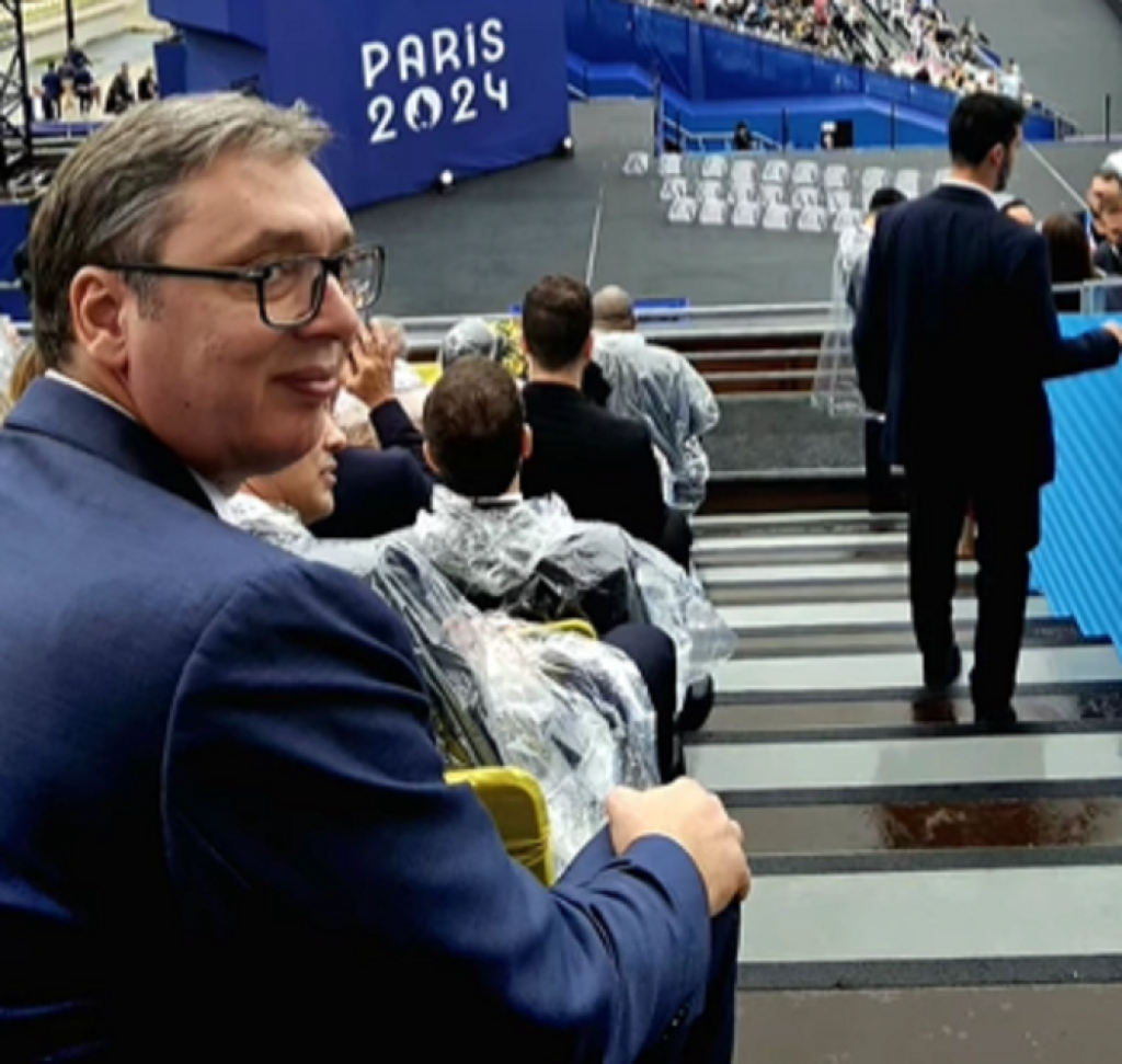 "ČEKAJUĆI NAŠE" Predsednik Vučić iz Pariza objavio sliku sa otvaranja OI (FOTO)