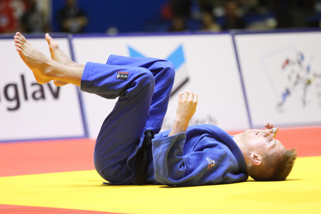 MOĆNO! Strahinja gazi sve pred sobom i ide ka medalji
