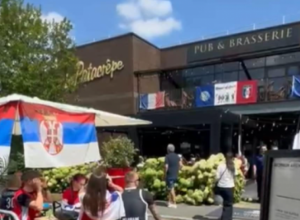 POGAČA I SO U LILU Evo kako Srbi dočekuju goste pred meč sa Amerikancima (VIDEO)