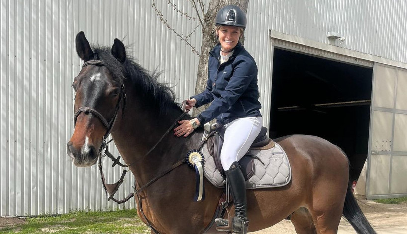 REĐAJU SE USPESI PRELEPE TEODORE Sestričina čuvene pevačice dominira na KRALJEVSKOM konju