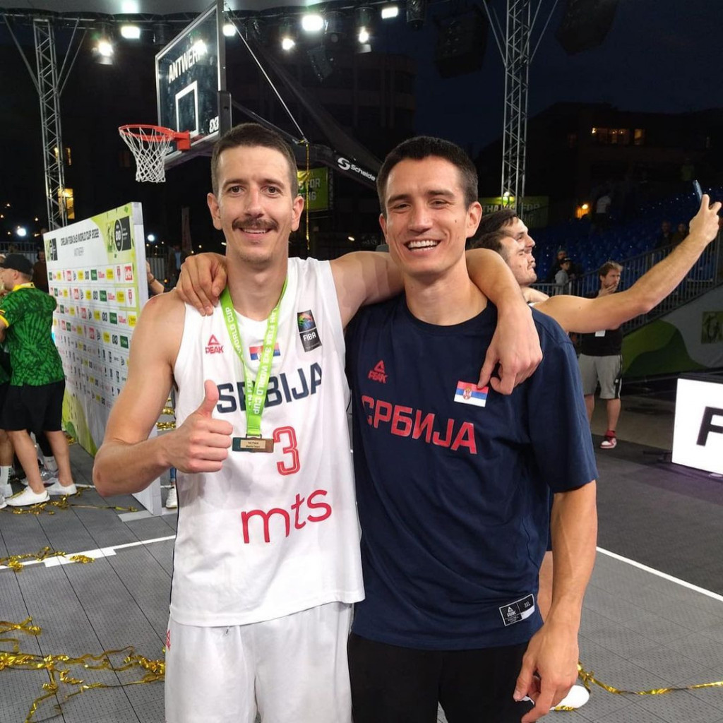 GOSPODIN ROBOT IZ PARIZA ZA SPORT.ALO Naučili smo Kineze da igraju basket - ne brinite za basketaše, poraz Srbije je pozitivna stvar