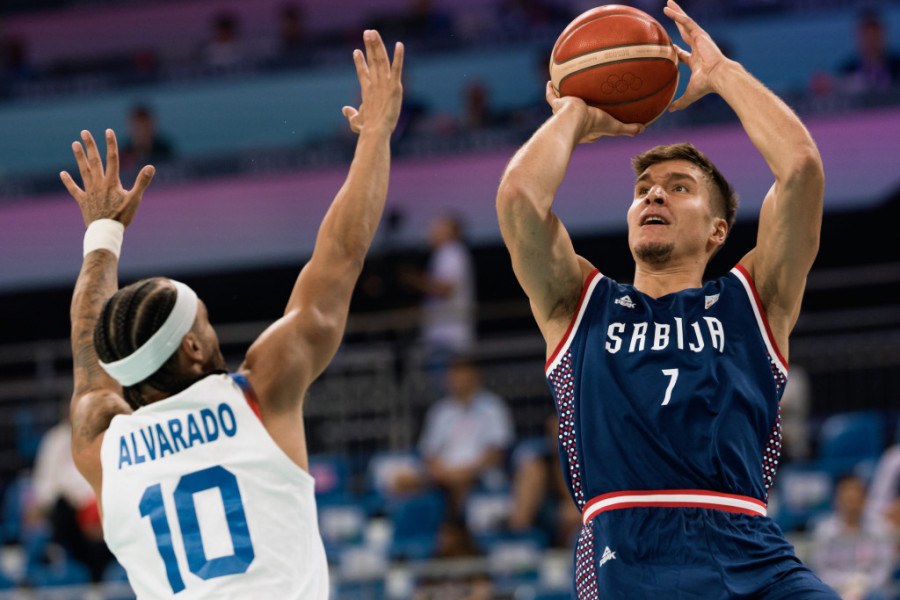 POŠTOVANJE Bogdan Bogdanović i Karmelo Entoni u zagrljaju (FOTO)