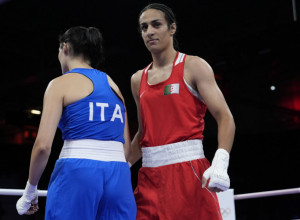 ZAVRŠILA U SUZAMA Sporna bokserka uzela medalju pa zagrmela: Ja sam žena