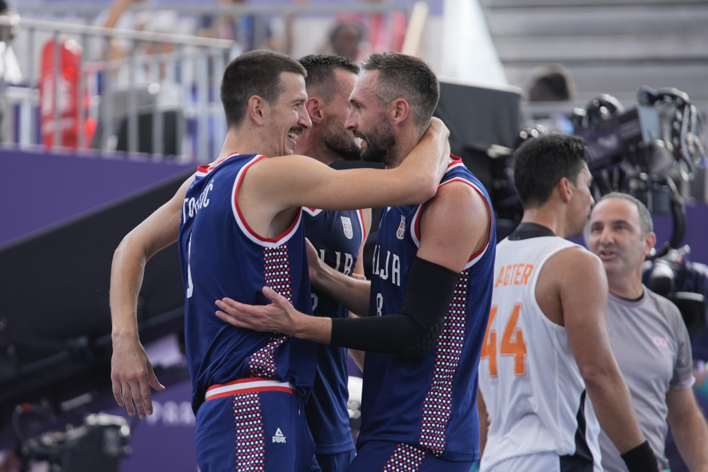 SRBIJA SRUŠILA OLIMPIJSKOG ŠAMPIONA Sjajni basketaši razbili Holandiju za polufinale Evropskog prvenstva