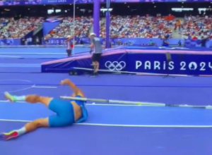 NEZAPAMĆENA BRUKA NA OLIMPIJSKIM IGRAMA Niko ne može da veruje šta je uradio, atletika ovako nešto ne pamti (VIDEO)