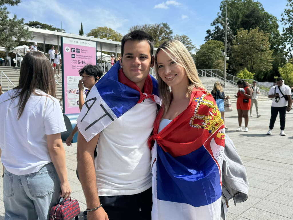 NOVAK NE MORA DA BRINE ZA PODRŠKU Karta za finale košta nenormalno mnogo, a oni je kupili za 400 evra, porodica iz Izraela bodri Đokovića