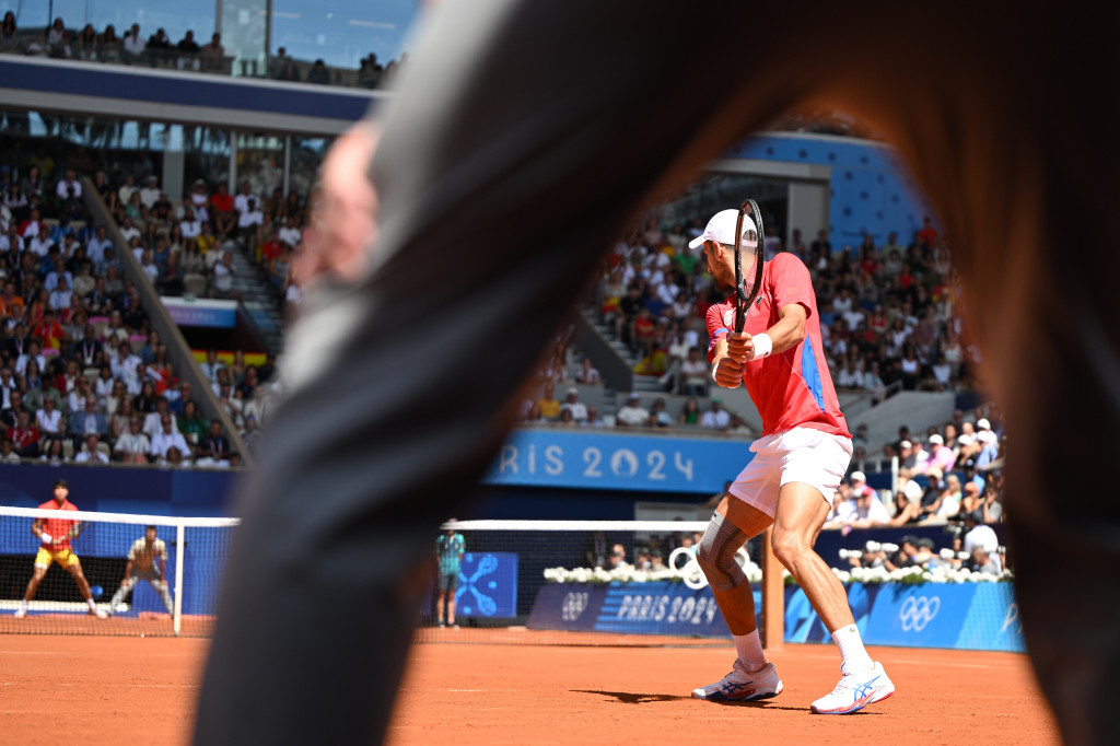 POTPUNI DELIRIJUM Pravi haos na tribinama je nastao kada je Novak osvojio prvi set (VIDEO)