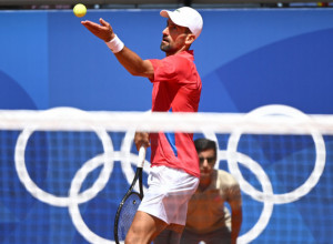 AU KAKVU PODRŠKU IMA NOVAK Vlahović bodri Đokovića ka zlatnoj medalji, jaka poruka srpskog fudbalera