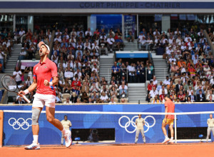 ZBOG NJEGA JE NOVAK PLAKAO Oglasio se čovek koji je rastužio Đokovića, poslao mu je brutalnu poruku (FOTO)