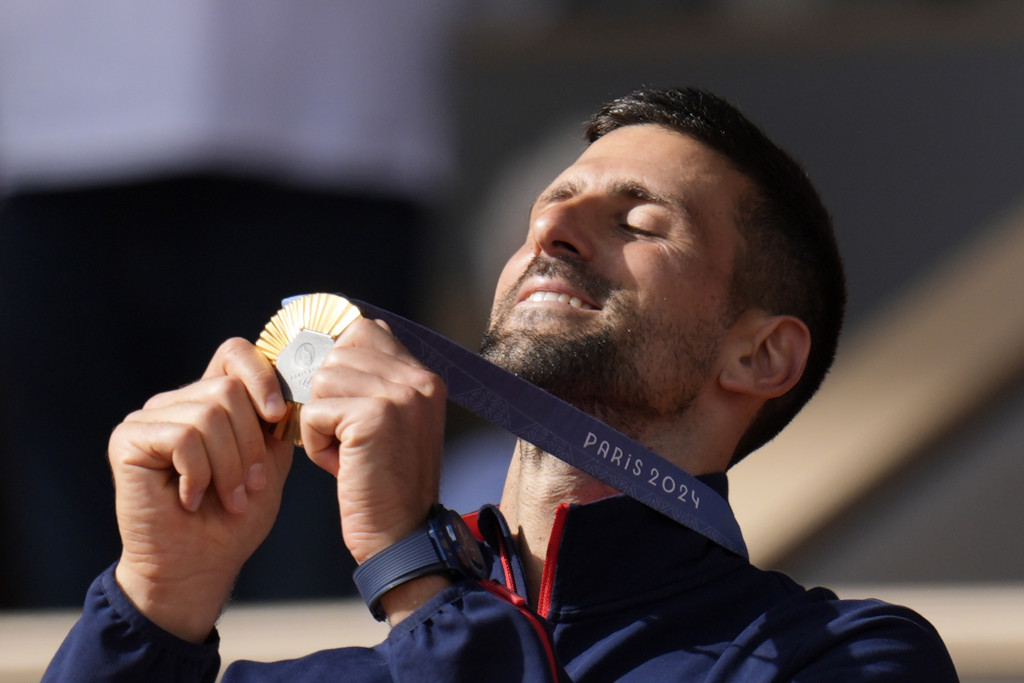 NOVAK JE OLIMPIJSKI ŠAMPION Đoković u epskom finalu srušio Alkaraza i doneo zlato Srbiji