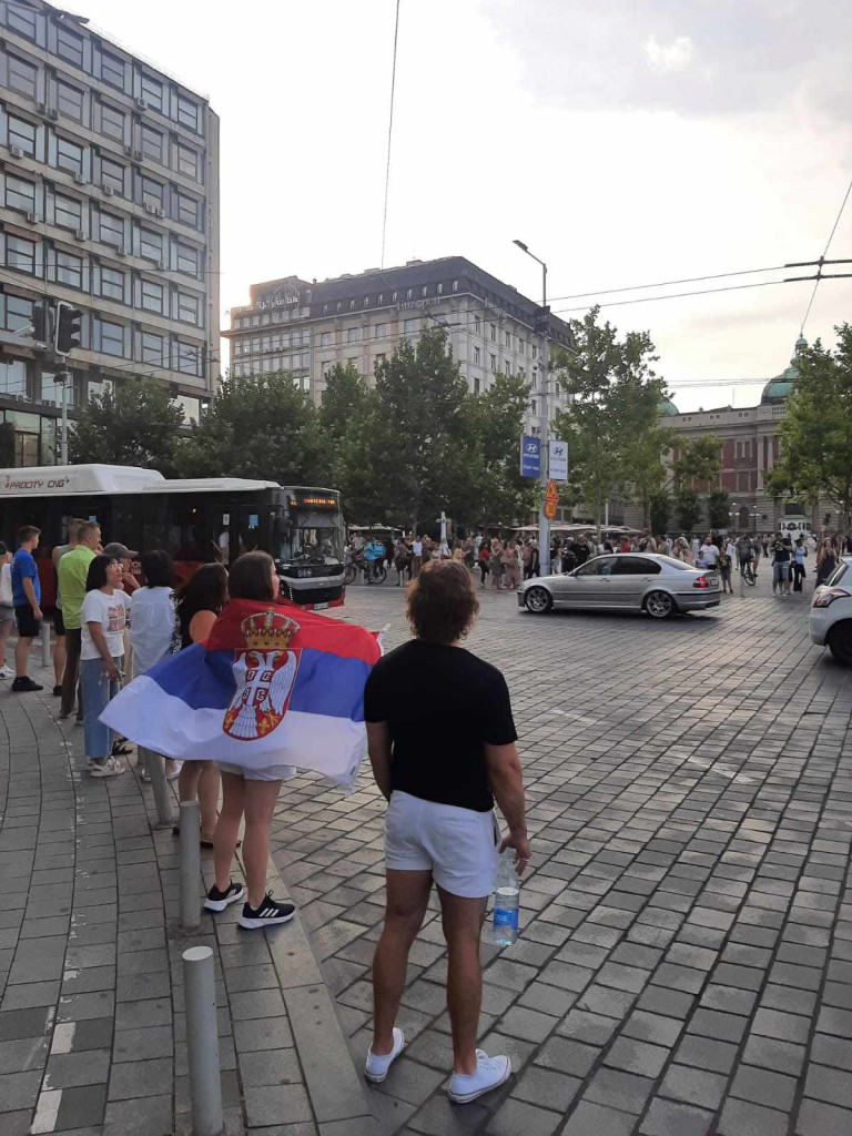 LUDNICA NA ULICAMA BEOGRADA ZBOG ĐOKOVIĆA Trube, zastave... Slavi se veliki uspeh Novaka i Srbije (VIDEO)