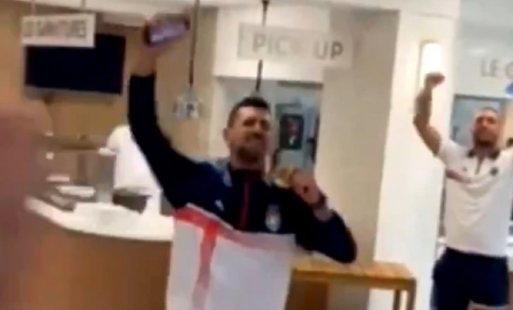ISPLIVAO NOVAKOV SNIMAK IZ SVLAČIONICE Pogledajte uz koju pesmu je Đoković proslavio zlato (VIDEO)