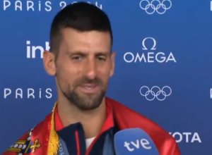 NOLE OSVOJIO ZLATO, PA KUPIO ŠPANCE ZA SVA VREMENA Đoković na tečnom španskom poslao jaku poruku Alkarazu, ovo mu nikad neće zaboraviti (VIDEO)