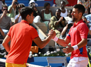 SLIKA KOJA OBILAZI SVET Đoković i Alkaraz igrali dubl protiv dece (VIDEO)