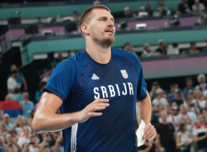 JOKIĆ SVE STIŽE Nikola oduševio dečake i devojčice u Somboru, njegova poseta im je značila sve (FOTO)