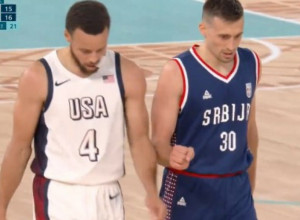 ALEKSA, LEGENDO Avramović čini sve da izbaci Karija iz takta, ovaj potez kruži društvenim mrežama (VIDEO)