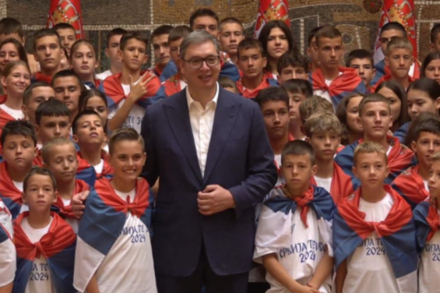 SRBIJA JE UVEK U VAMA, JER U VAMA KUCA SRPSKO SRCE Predsednik Vučić ugostio učesnike kampa "Srbija te zove"