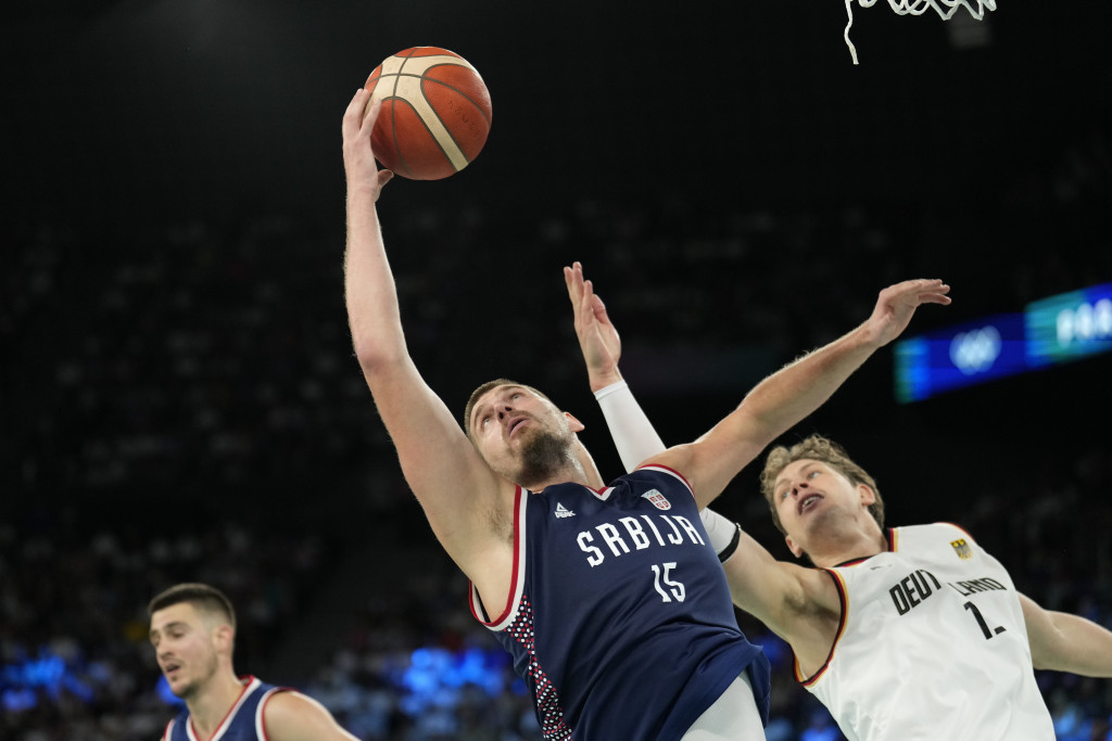 KOŠARKAŠI SRBIJE SERVIRALI OSVETU I OSVOJILI BRONZU Jokić dirigovao, "orlovi" držali čas i razbili Nemce za novu medalju
