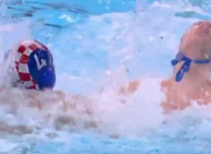 PRLJAVO DO KOSKE Hrvat namerno udario našeg kapitena u glavu (VIDEO)