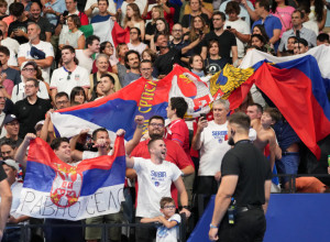 SRBI I RUSI BRAĆA ZAUVEK Pogledajte koja se zastava zavijorila kada su vaterpolisti potopili Hrvate (VIDEO)