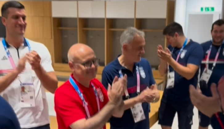 "KO JE NAJBOLJI? SRBIJA"! Premijer Vučević sa vaterpolistima proslavio zlato (VIDEO)
