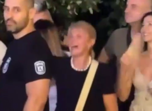 DIJANA ĐOKOVIĆ SKAČE OD SREĆE Novakova mama u transu ispratila doček na balkonu (VIDEO)