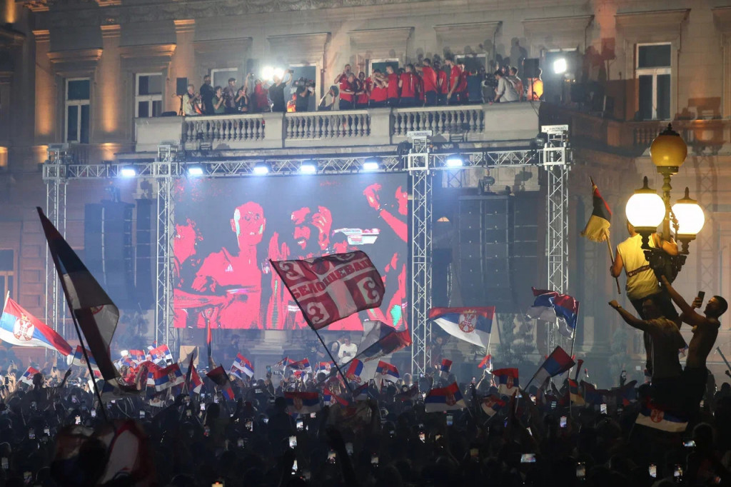 SPEKTAKL KAKAV SRBIJA NE PAMTI Više od 70.000 ljudi dočekalo srpske heroje, veče za pamćenje i ponos!